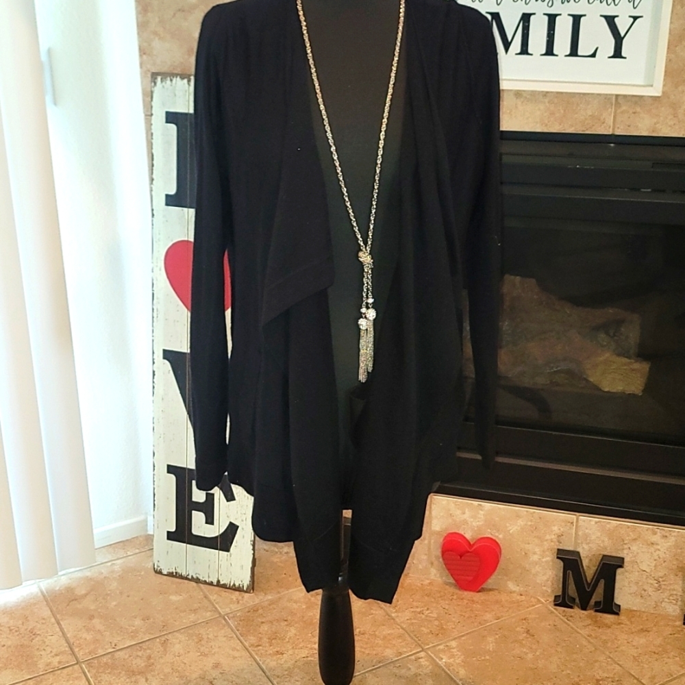 Black cartigan with pockets